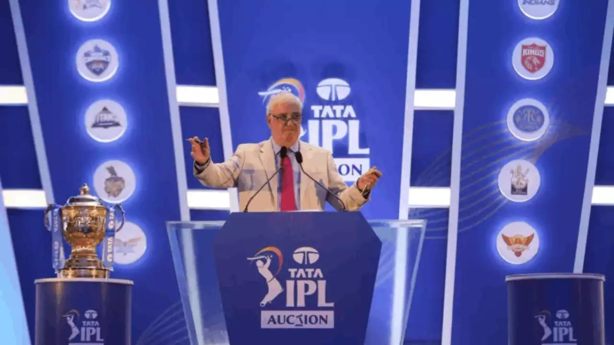 IPL auction photo of IPL auctioneer